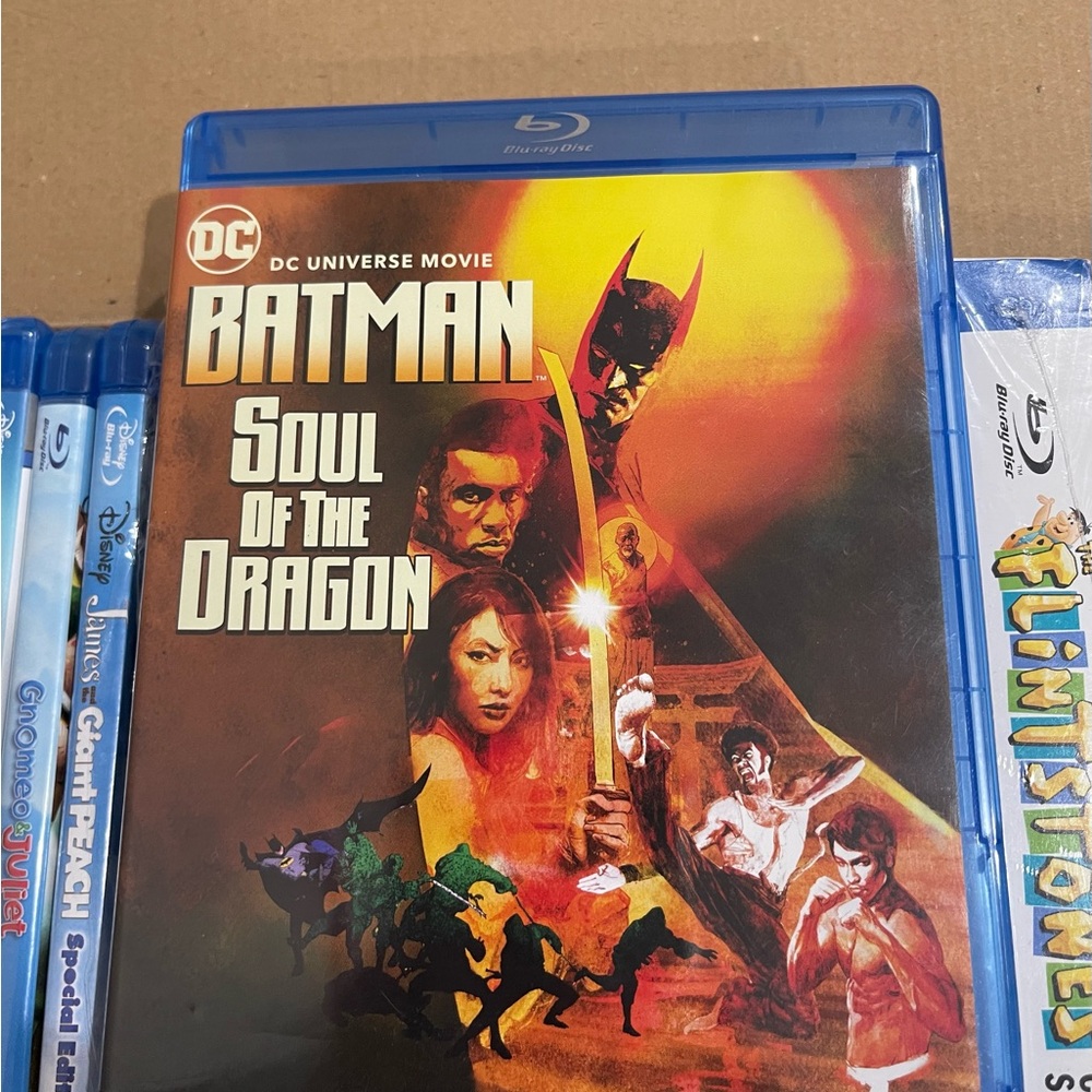 No DIGITAL CODE Batman: Soul of the Dragon Blu-ray